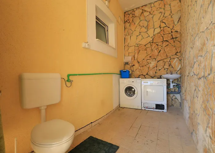 Brodarica 15270a * Sibenik