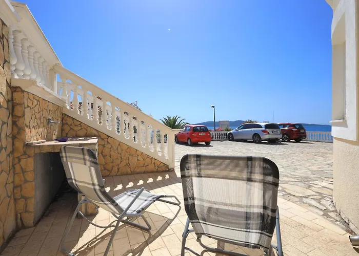 Apartman Brodarica 15270a *